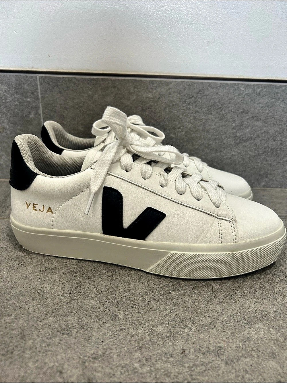 Veja Campo Leather White Black Sneakers women’s 8 or EU 39